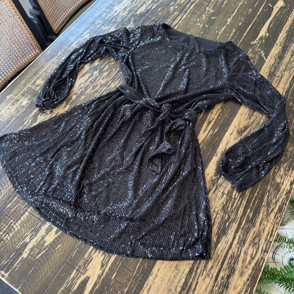 NEW 💕 Black Sequin Dress w/ Waist Belt - Size SMALL